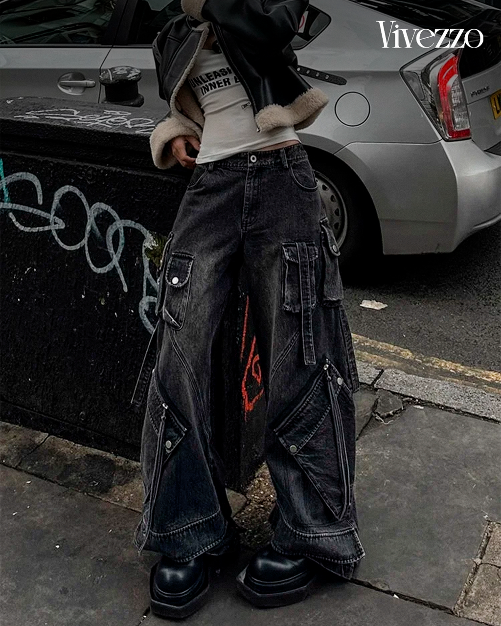 Noir Cargo - Black baggy jeans with pockets and bold urban look