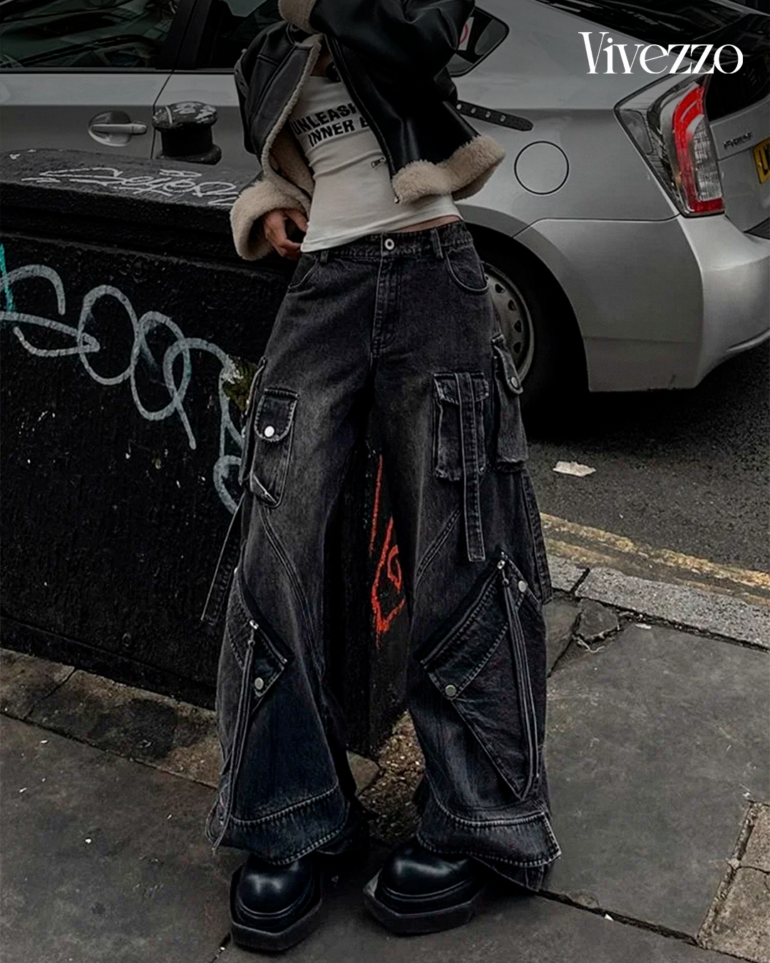 Noir Cargo - Black baggy jeans with pockets and bold urban look
