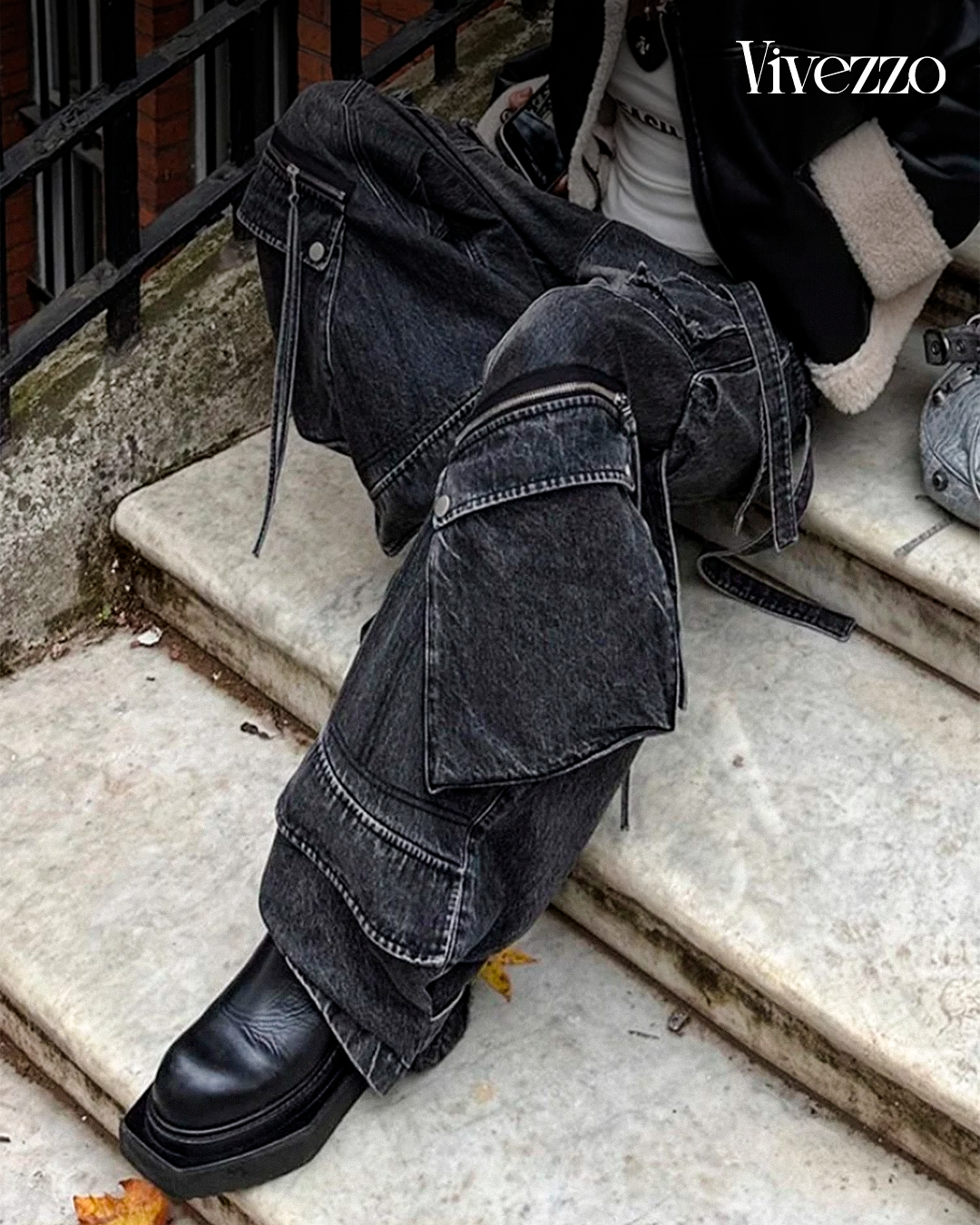 Noir Cargo - Black baggy jeans with pockets and bold urban look