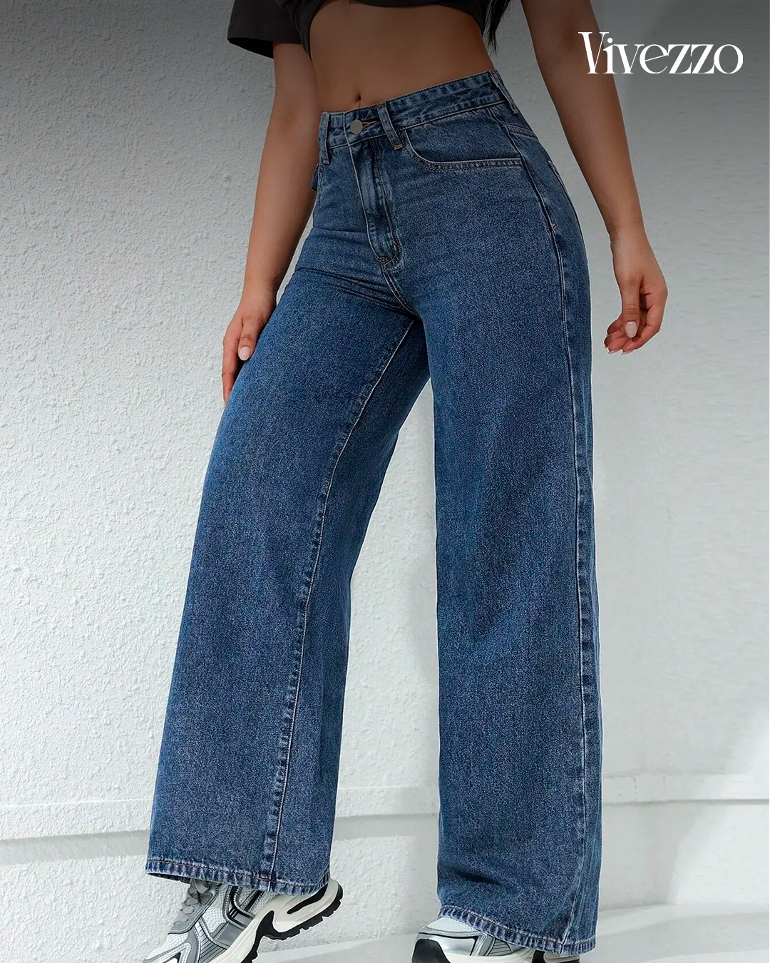 Retro Loose-Fit Wide Jeans with Utility Pockets - Vivezzo