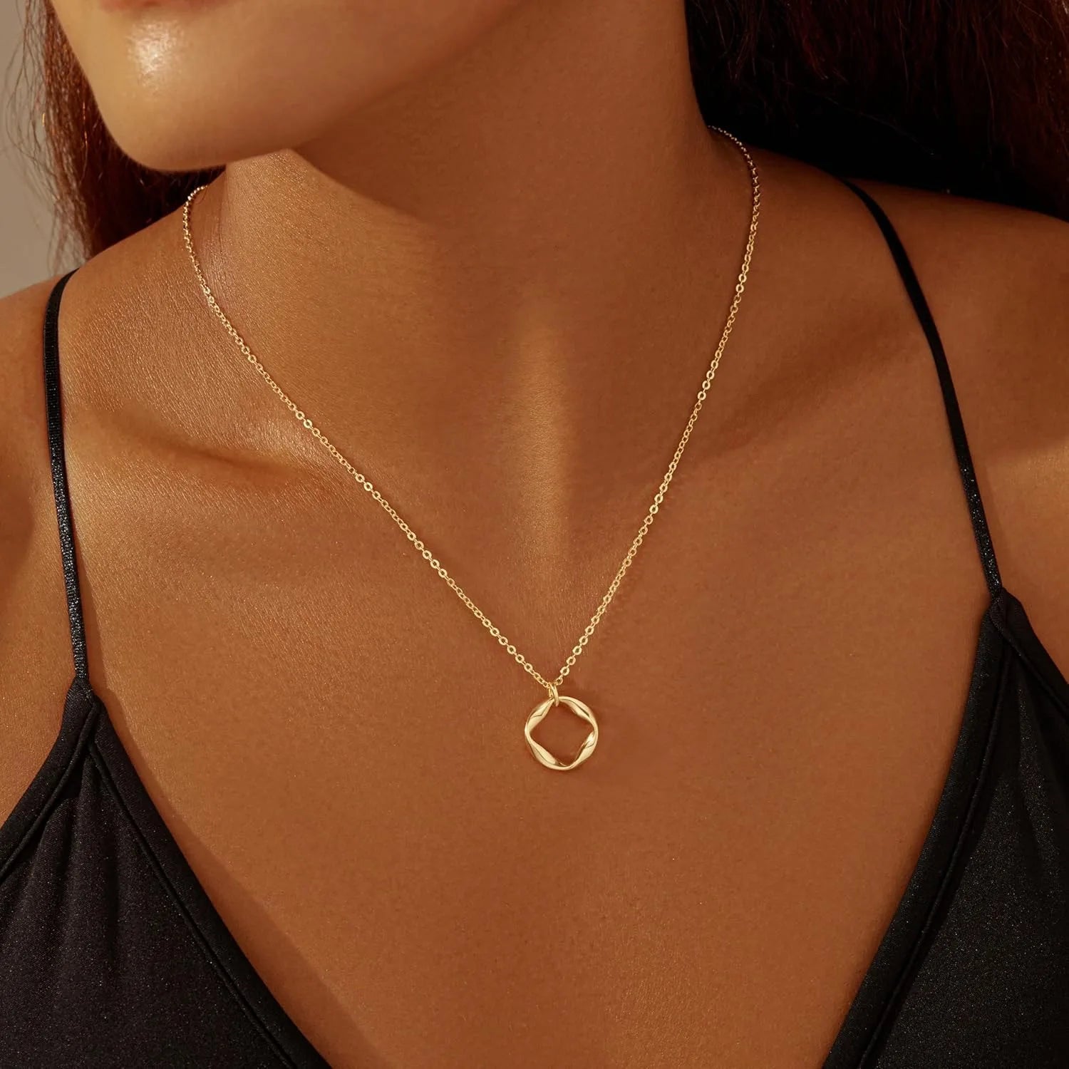 Layered Circle Pendant Necklace | Vivezzo