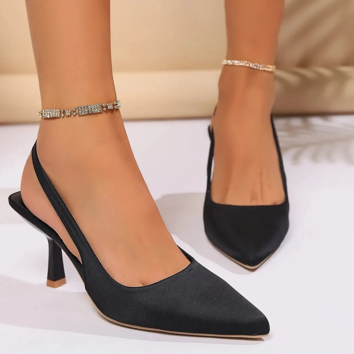 Pointed Mid-Heel Cutout Sandals | Vivezzo
