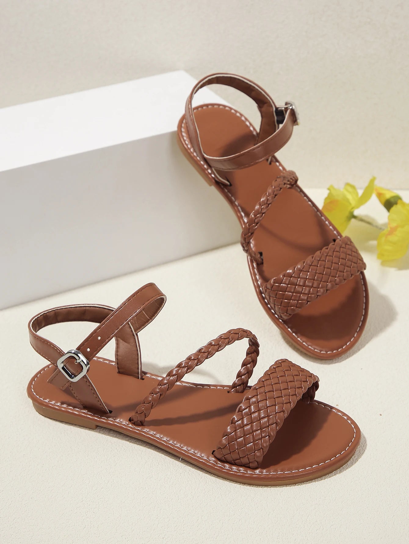 Braided Strap Flat Sandals | Vivezzo