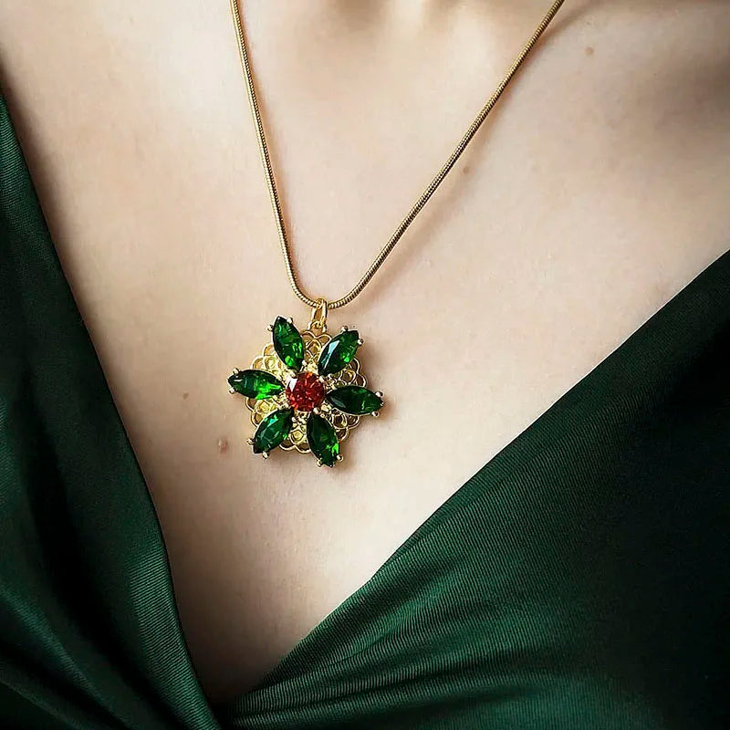 Emerald Blossom Pendant Necklace | Vivezzo
