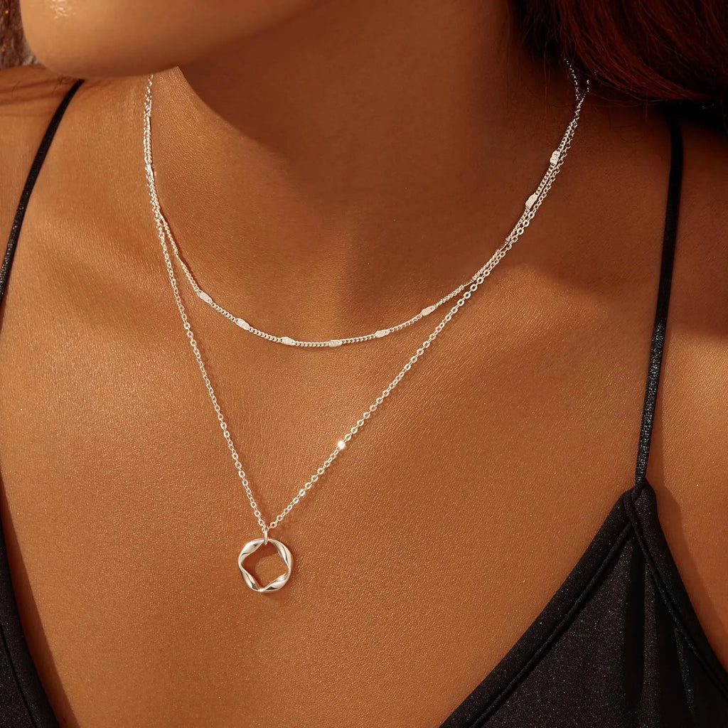 Layered Circle Pendant Necklace | Vivezzo