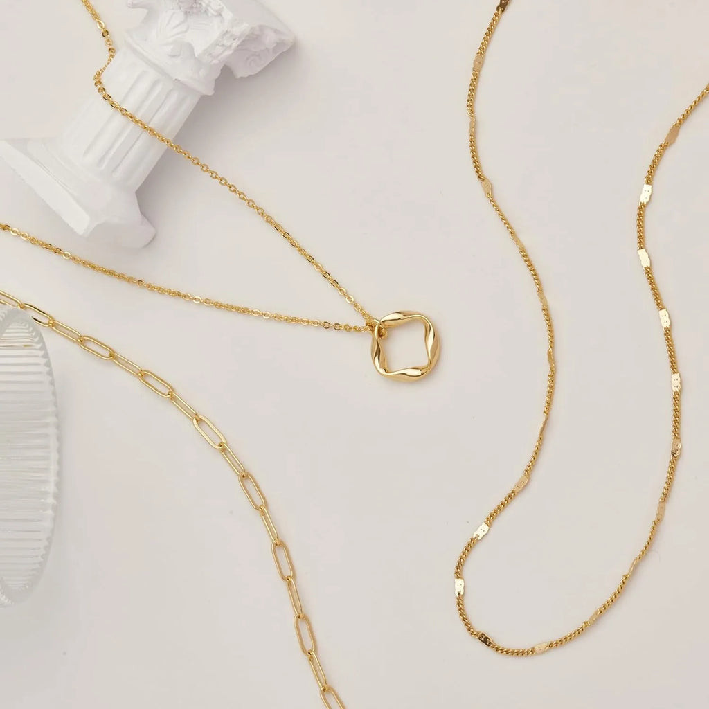 Layered Circle Pendant Necklace | Vivezzo