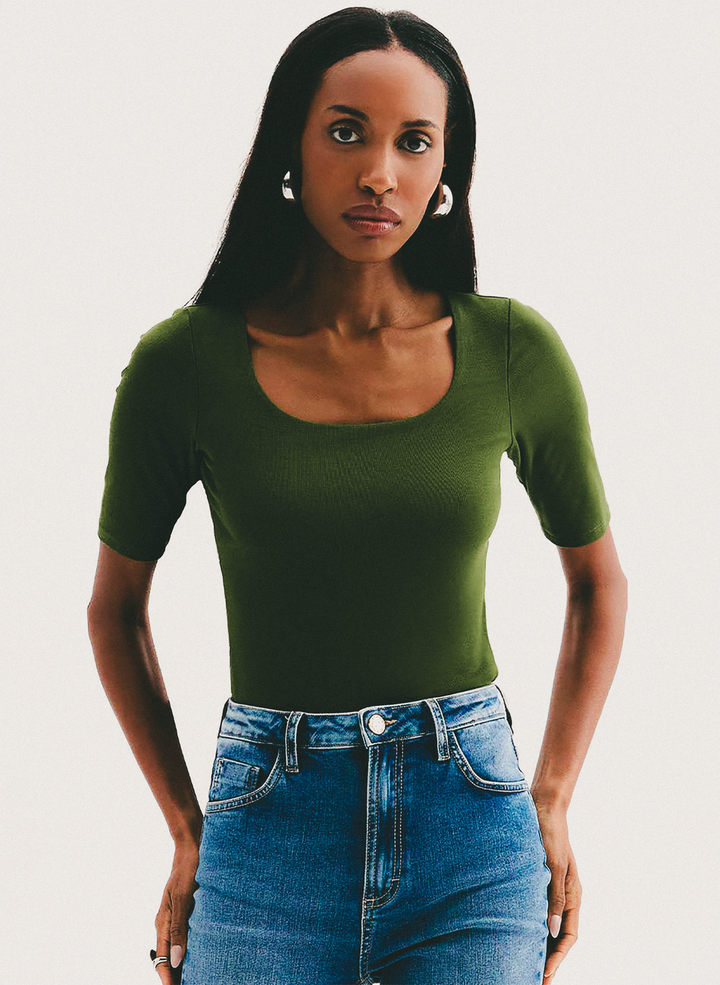 White Mid-Sleeve Fitted Tee | Vivezzo