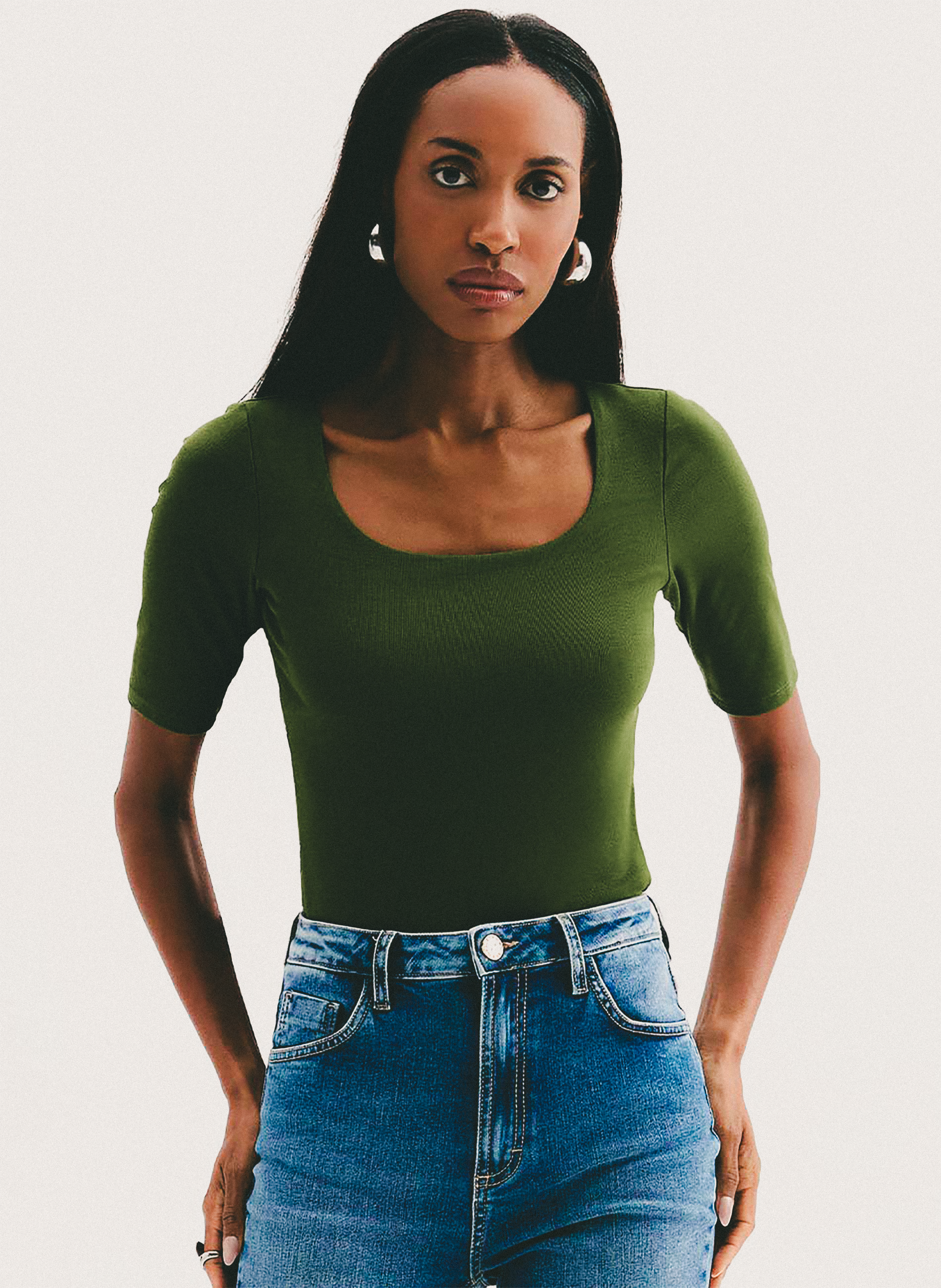 White Mid-Sleeve Fitted Tee | Vivezzo